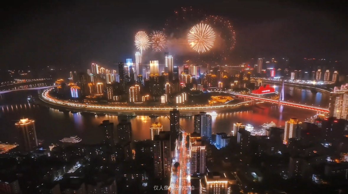 ฉงชิ่งชนะเลิศอ่ะ 55555 เมืองอื่นพยายามอยู่ตั้งนาน ฉงชิ่งนั่งสวยๆเลย น้งจั้นเขามาเองเลยเถอะ รอฉงชิ่งมาขิงอยู่นะคะ 🤣🤣