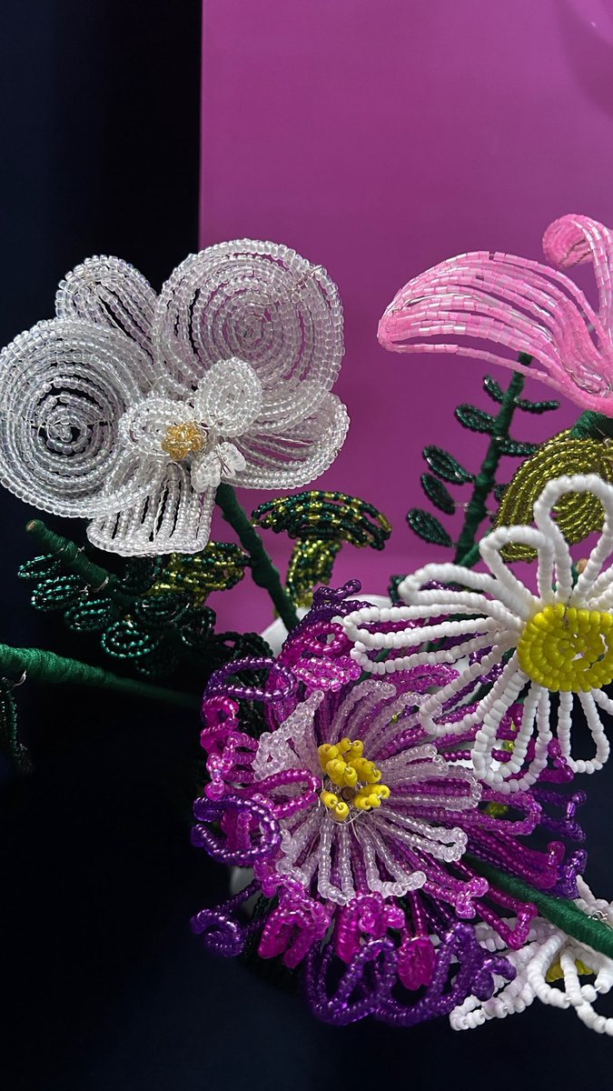 Oluwakemi_G's tweet photo. I made a beaded flower bouquet for Valentines😛💕 https://t.co/TjyuP5GAxF
