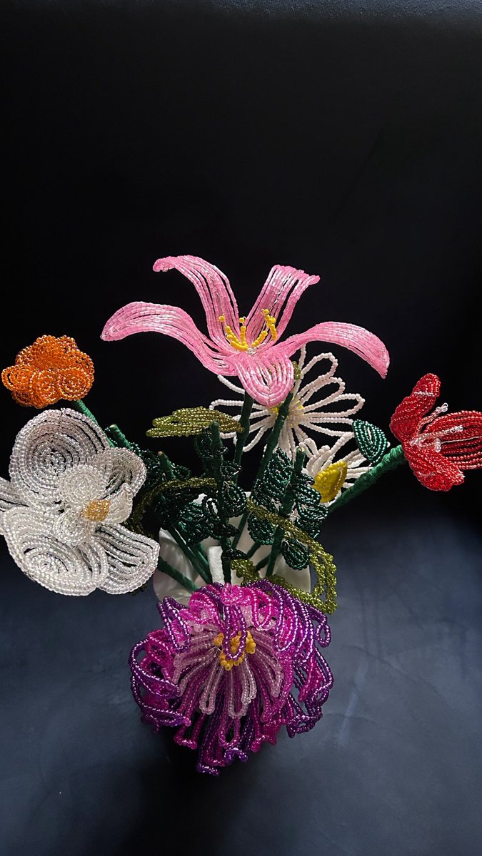 I made a beaded flower bouquet for Valentines😛💕