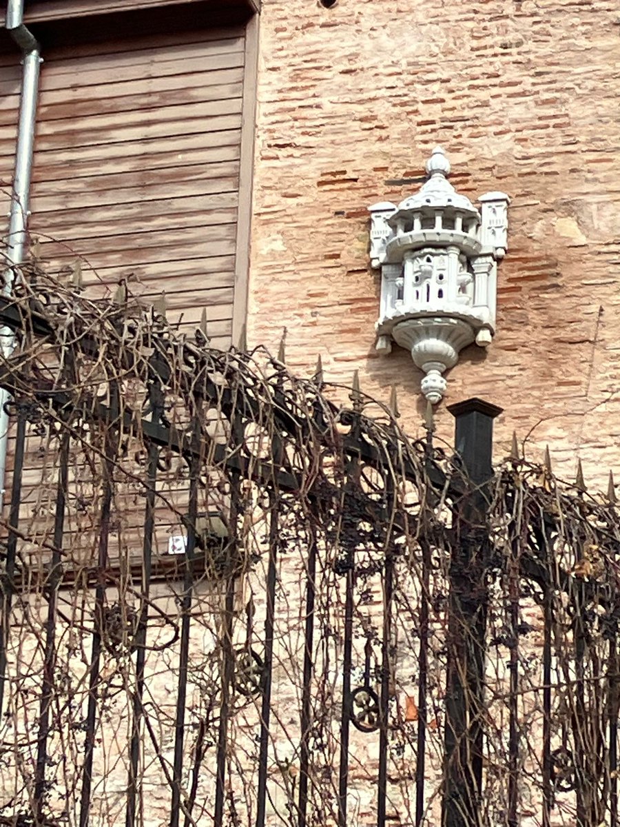 Şu inceliği beceremeyen bir nesil var, şu inceliklerle yaşayamayan kuşaklar insanlar sözüm ona Çağlar kapatıp Çağlar açacaklar, hadi oradan sizi gidi tükenmiş ruhlar