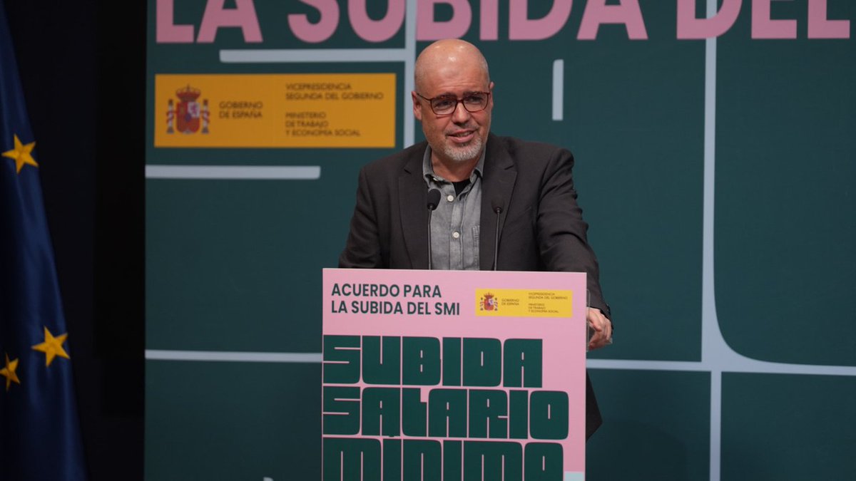 <a href="/UnaiSordo/">Unai Sordo</a> Firma del acuerdo del SMI de 2026
🗣️ <a href="/UnaiSordo/">Unai Sordo</a>
· La subida del 3,1% del salario mínimo interprofesional en 2026 hasta 1.221 euros a jornada completa por catorce pagas (1.424,50 euros en doce pagas) equivale a un salario anual de 17.094 euros a jornada completa.