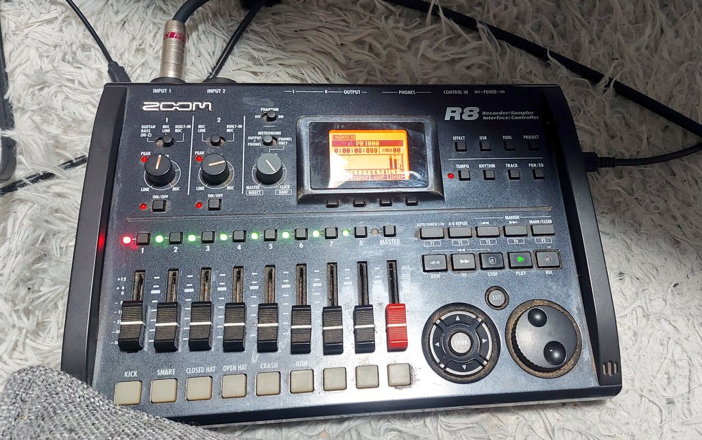 IgnorePerfect's tweet photo. 曲作り復活！
多分だが、
2026年になってもこんなんを使ってんのは人類で俺だけだと思う
そしてバンドメンバ―募集 https://t.co/SiooeTi2YV