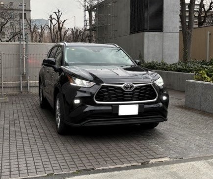 meti_NIPPON's tweet photo. 赤澤大臣は、経済産業省の公用車として新たに導入した、逆輸入されたトヨタ車の米国製ハイランダーに乗車。赤澤大臣は、車内は広く快適な乗り心地であったとの感想を述べました。引き続き、日米間の合意について誠実かつ速やかな実施に向けて取り組んでいきます。　#meti_daijin https://t.co/G4YebLwPA0