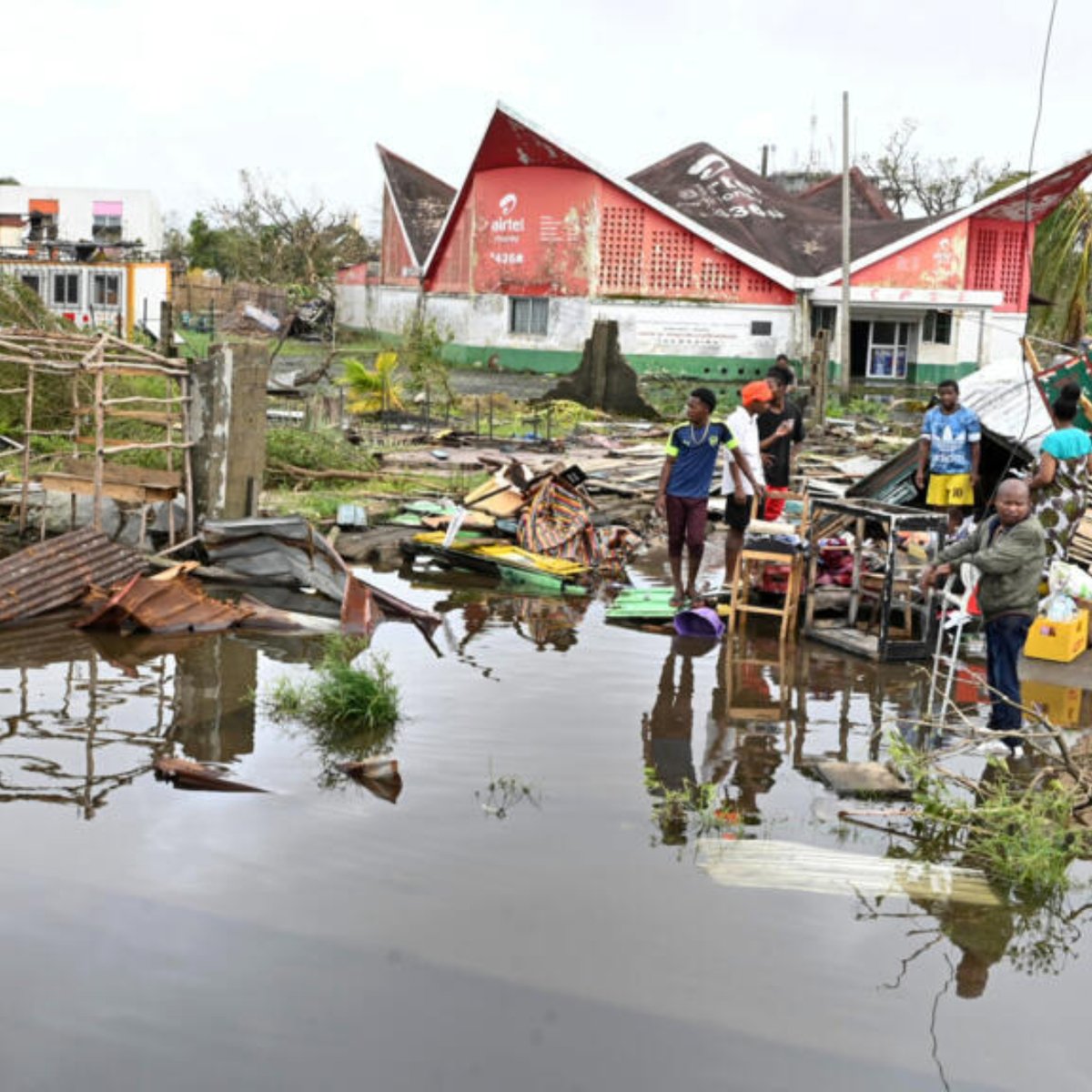 CevreHatti's tweet image. #Madagaskar'ı vuran #Gezani Kasırgası'nda en az 59 kişi hayatını kaybetti, 15 kişi kayboldu, 804 kişi yaralandı ve 16 binden fazla kişi yerinden edildi  cevrehatti.com/gezani-kasirga… #SonDakika #Kasırga #Gezani #Fırtına