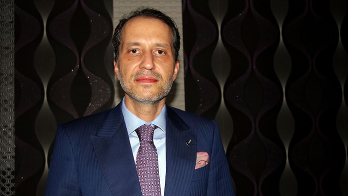 Fatih Erbakan adlı arkadaş demiş ki

"Daha fazla uzatmayın, acilen seçim kararı alın."

Ne olacak seçim olunca?  Erdoğan yine Cumhurbaşkanı olacak sizde yine böyle bakacaksınız