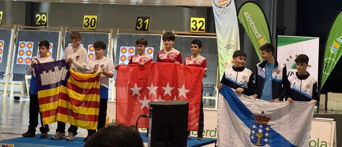 DaRevenga's tweet image. Enhorabuena a la pareja más joven de arqueros del Club Villa de Valdemoro Samuel y Laura. 👏👏
Siguen haciendo historia y brillaron en el Campeonato de España de sala.
Además Samuel se proclamó campeón de España en categoría U15 representando a Madrid.
#Valdemoro #TiroconArco