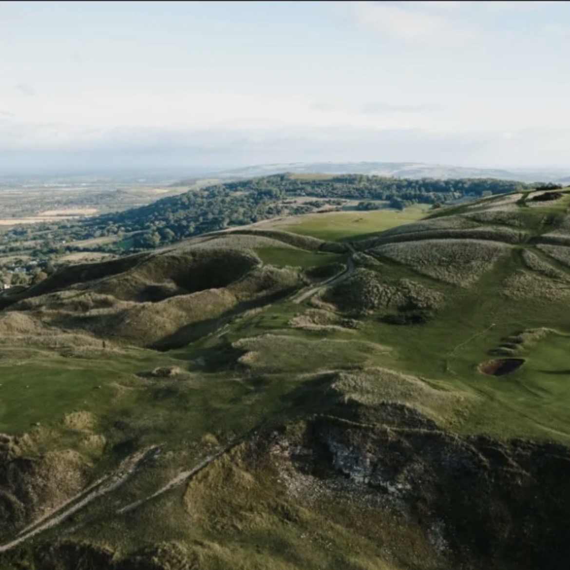 TimCowen2's tweet image. While reviewing Cleeve Hill golf I was struck by the fact that, like Cypress Point, 15 and 16 are b2b par threes. Both Mackenzie courses but @cleevehillgolf  first one done by the Good Doctor. Is this where he got the idea??top100golfcourses.com/golf-course/cl…
