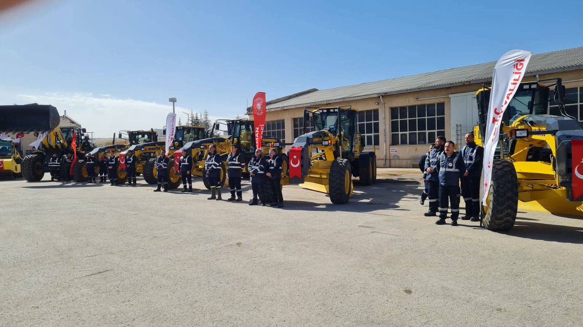 Çevre Bakanımız Sn.Murat Kurum'un destekleriyle 200 Milyon TL tutarında yeni araçlarımız ve yeni iş makinalarımız kuruma teslim edilmiştir. 
Sayın Cumhurbaşkanımız Recep Tayyip Erdoğan liderliğinde şükranlarımızı sunuyor,Güzel şehrimiz Karaman'a hayırlı uğurlu olsun inşallah..
