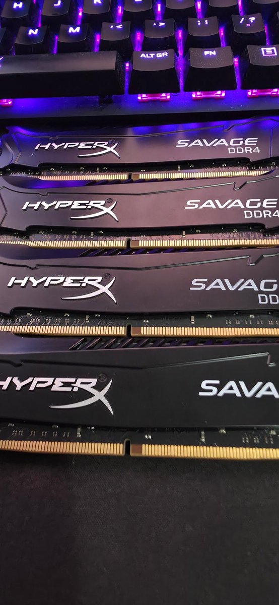 PapaHardware tweet media