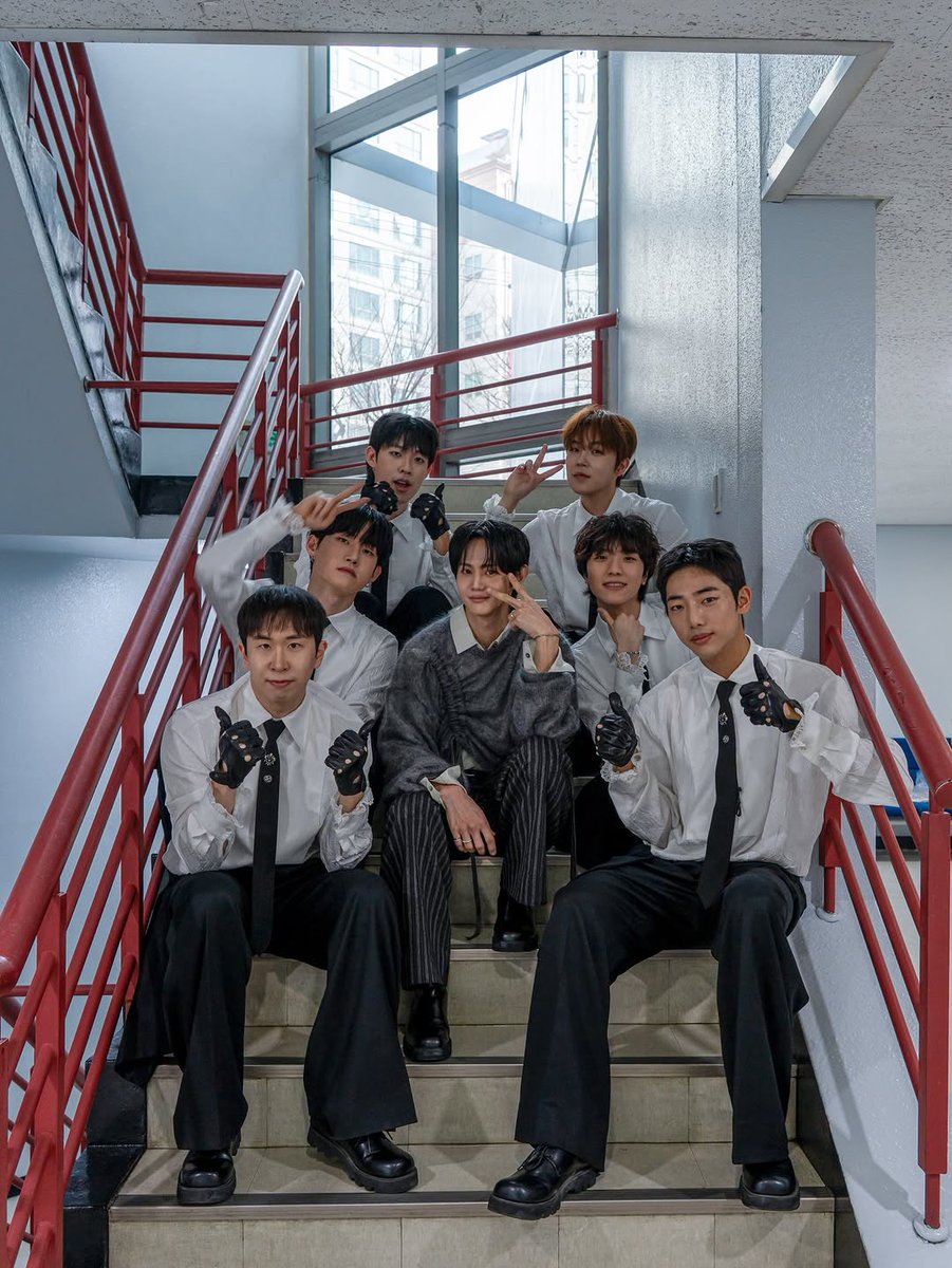 댄서님 인스타그램속 요섭 💛

짧은 횔동이었지만
 멋진 안무 만들어주신 안무팀 최고
팀요섭 포에버