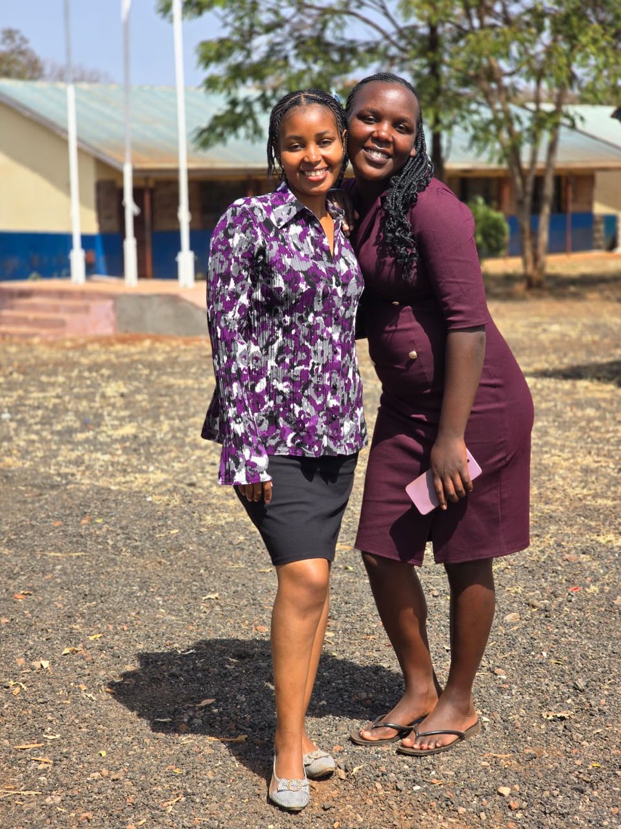 brendahfred's tweet image. Those who have been asking, here is my photographer, Kwamboka. Mtoto mkisii. She has a whole series of problems she's going through, totally different from mine. 
When we don't have lessons we sit at a corner and ..😂😂 anyway, I'm good.