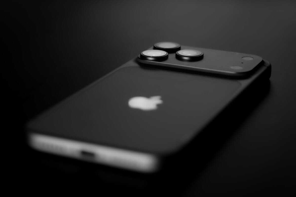 Report: Apple iPhone 18 Pro May Introduce New Colors, A20 Pro Chip, and Enhanced Camera Features #gadget [ Source: ift.tt/kJxBYOa ]

#rswebsols #AppleiPhone18Pro #NewColors #A20ProChip #EnhancedCamera #GadgetNews