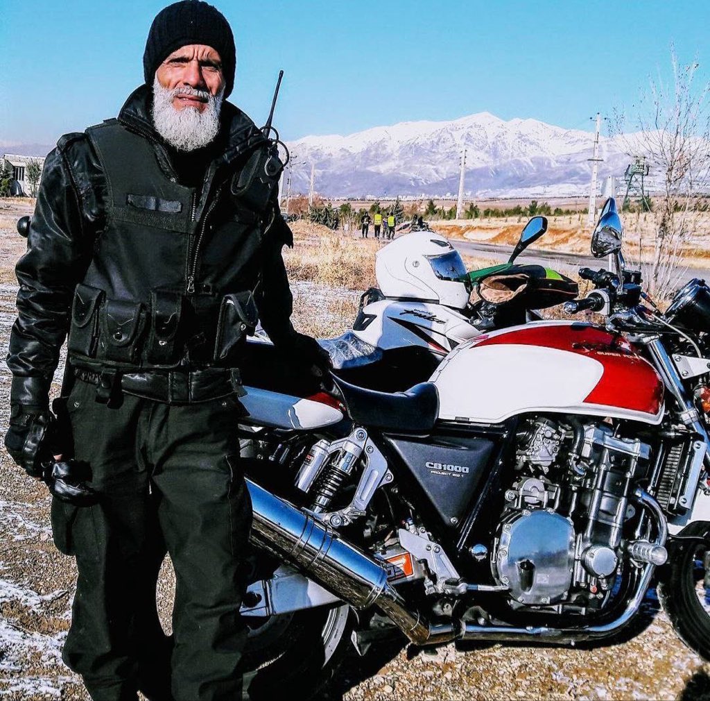 Fuckedup_rainma's tweet image. این حرومی از خشن‌ترین نیروهای سرکوب رژیم تروریستی بنام سید عباس علوی هست که همکاری شدید با کلانتری ۱۱۳ بازار تهران و کلانتری ۱۰۹ میدان بهارستان انجام میداده و فقط به سر، قلب و گردن معترضین شلیک میکرده و سکی از وظایفش جمع‌آوری و آموزش به قاتلین، بزهکاران، متجاوزان و معتادان تهران…