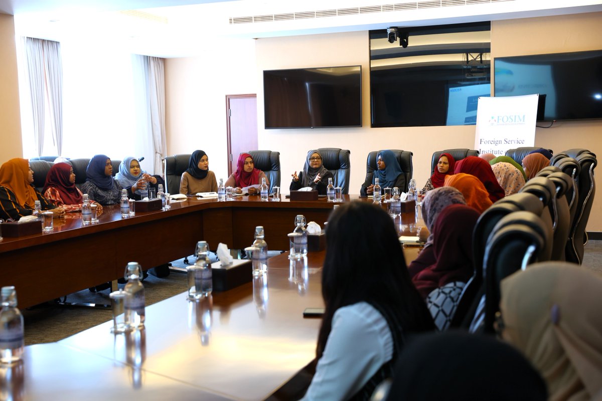MoFAmv's tweet photo. #FOSIM conducted three sessions of Protocol &amp; Etiquette Training for staff of @MoHEmv.  The interactive sessions focused on strengthening the role of liaison officers assigned to dignitaries during conferences, enhancing professionalism, coordination, &amp; diplomatic engagement. https://t.co/xIR9QM102z