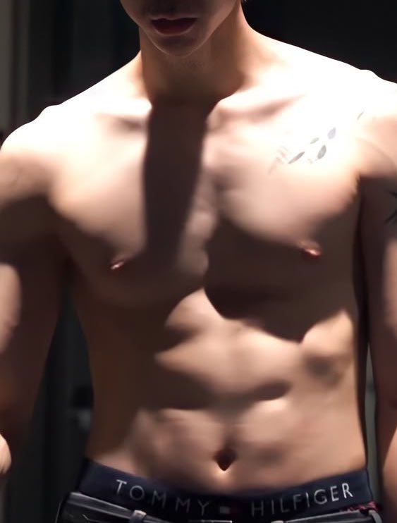 เอาตรงๆจoนนี่ครับ ไอพวกฝรั่งมาทำงานในไทยแล้วดันติดนิสัยขี้เงี่ยน ว่างไม่ได้ต้องควักควยออกมารีดน้ำตลอด แถมควยม้าไซส์ฝรั่งขนาดนี้ แม่บ้านมันก็หิวควยกันดิครับ เจอไอฝรั่งหุ่นแน่นควยโตแถมขี้เงี่ยนอีก แล้วยิ่งไอจoนมันก็อยากเย็ดหี เลยได้เย็ดกับพวกแม่บ้านบ่อยๆนั้นแหละครับ