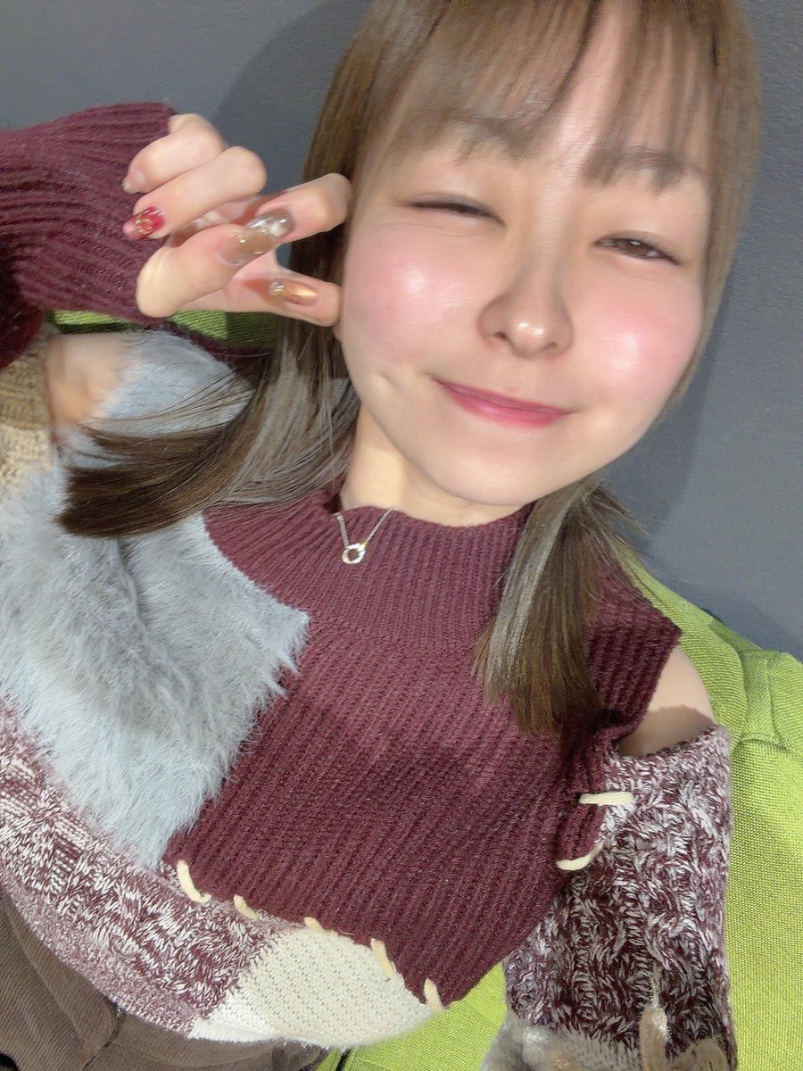 - ̗̀ 📢💭お知らせ🫧
この度、【TikTok配信】を始めます！🤗

先ほどお試しの初配信ありがとう💟
基本的に3と9のつく日の夜です🌙🌃
久しぶりの配信にドキドキワクワク
たまらんやった！みんなとの時間すき💝

今年の目標フォロワー様10kです❤️‍🔥
応援よろしくお願いします🙂‍↕️
フォローまってるっ🙈