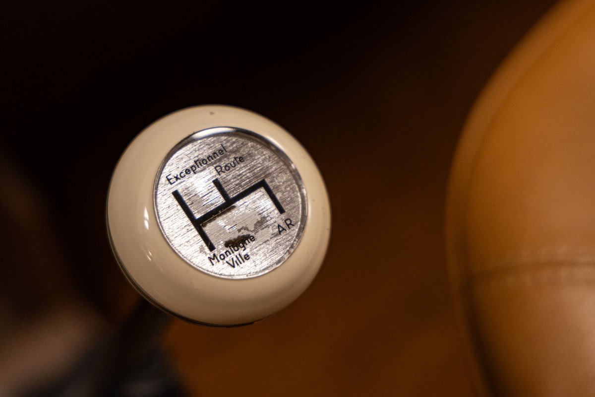 LooijengoedWim's tweet image. Deze #Simca 1100 stond in onze jeugd op elke hoek van de straat: 2,16 mln!
Vond ze toen zo lelijk!
Nu merk ik hoe bijzonder de Simca is t.o.v. de stugge, knoestige Duitsers als de Kever en de Golf.
Ruimer, comfortabeler, goedkoper, halfautomaat!
@BNRpetrolheads #VisscherClasique