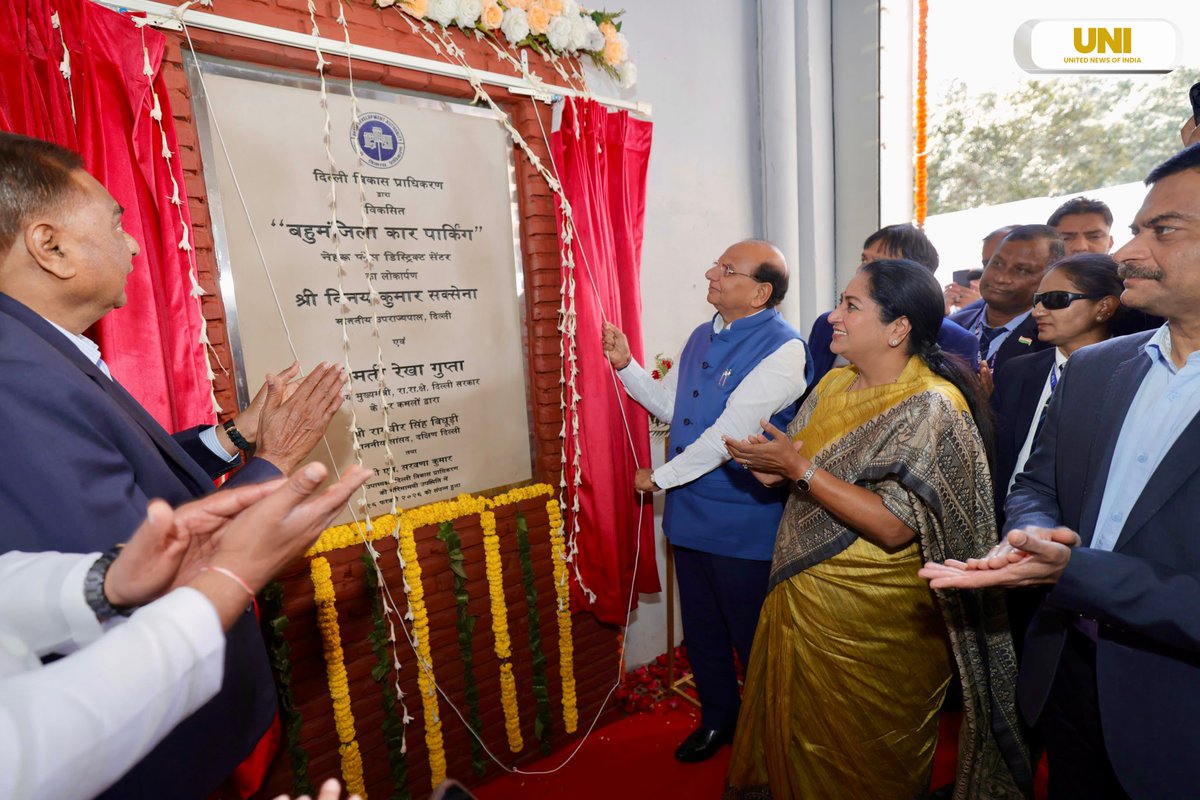 uniindianews's tweet image. Delhi: Lieutenant Governor Vinai Kumar Saxena, along with Chief Minister Rekha Gupta, inaugurated a six-story multi-level parking facility at Nehru Place.

@LtGovDelhi | @CMODelhi | @gupta_rekha | #Delhi | #RekhaGupta | #NehruPlace | #MultiLevelParking | #ParkingProject |