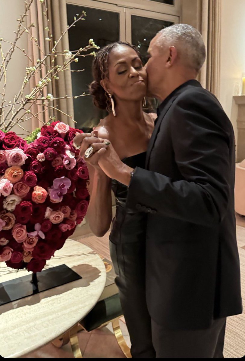 내 영원한 댄스 파트너와 함께 발렌타인 데이를 축하했어요. 사랑해, Miche!

🙄응??살이 빠진건가??