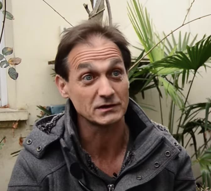 🇫🇷 Jean-Philippe Desbordes, journaliste "wokiste" de Radio France, prend 20 ans. Motif : 700 viols avec torture sur ses propres filles. Les médias ? Silence radio. On dénonce tout sauf les nôtres. Jusqu'où ira la protection de Pedoland ? 🔥👨‍👧‍👦🎙️