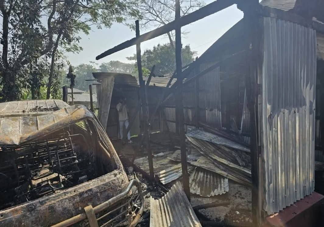 Reports from Noakhali indicate ongoing attacks on the Hindu community. Allegedly, media outlets are being prevented from covering these incidents.

#AllEyesOnBangladeshiHindus