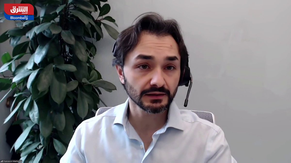 أسعار النفط تتراجع مع انحسار المخاطر. المدير التنفيذي - Citigroup Global Market، فرانشيسكو مارتوكيا: - انخفاض أسعار النفط مرتبطة بتصريحات متبادلة بين وشنطن وإيران وترقّب تسوية محتملة بين الطرفين - السوق لا تزال تسعّر علاوة جيوسياسية تقدّر بين 5 و7.5 دولارات - احتساب متزايد لاحتمال التوصل إلى تسوية سلمية - انحسار نسبي في علاوة المخاطر مع بقاء قدر من الحذر في التداولات. NourAmache 