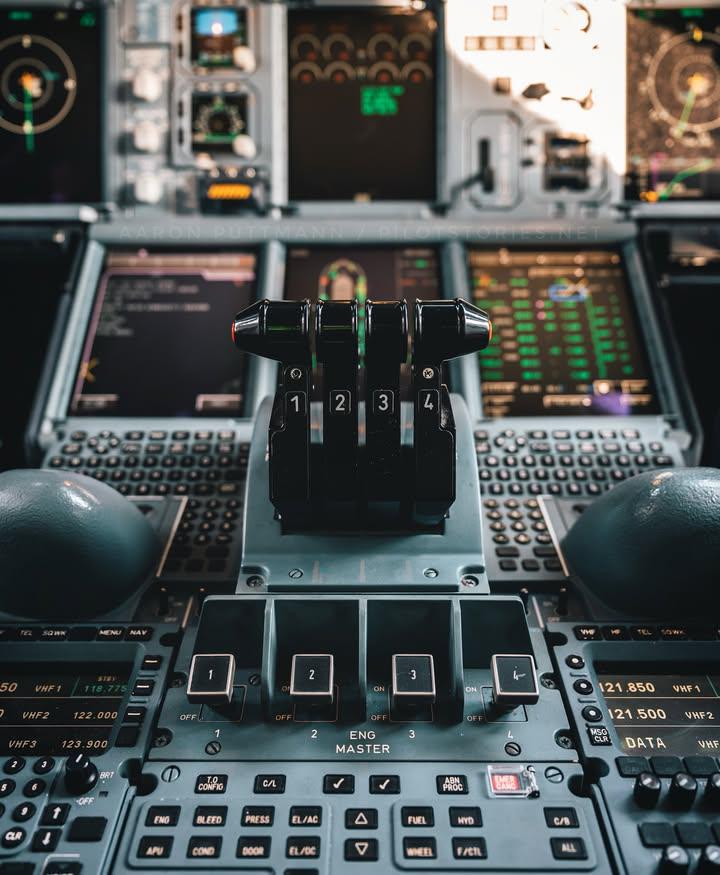 Mohamed48293113's tweet image. The cockpit is the heart of the aircraft, where pilots control every detail of the flight with precision and responsibility. ✈️
#AviationLife #CockpitView #PilotLife #FlightDeck #AviationPassion ✈️