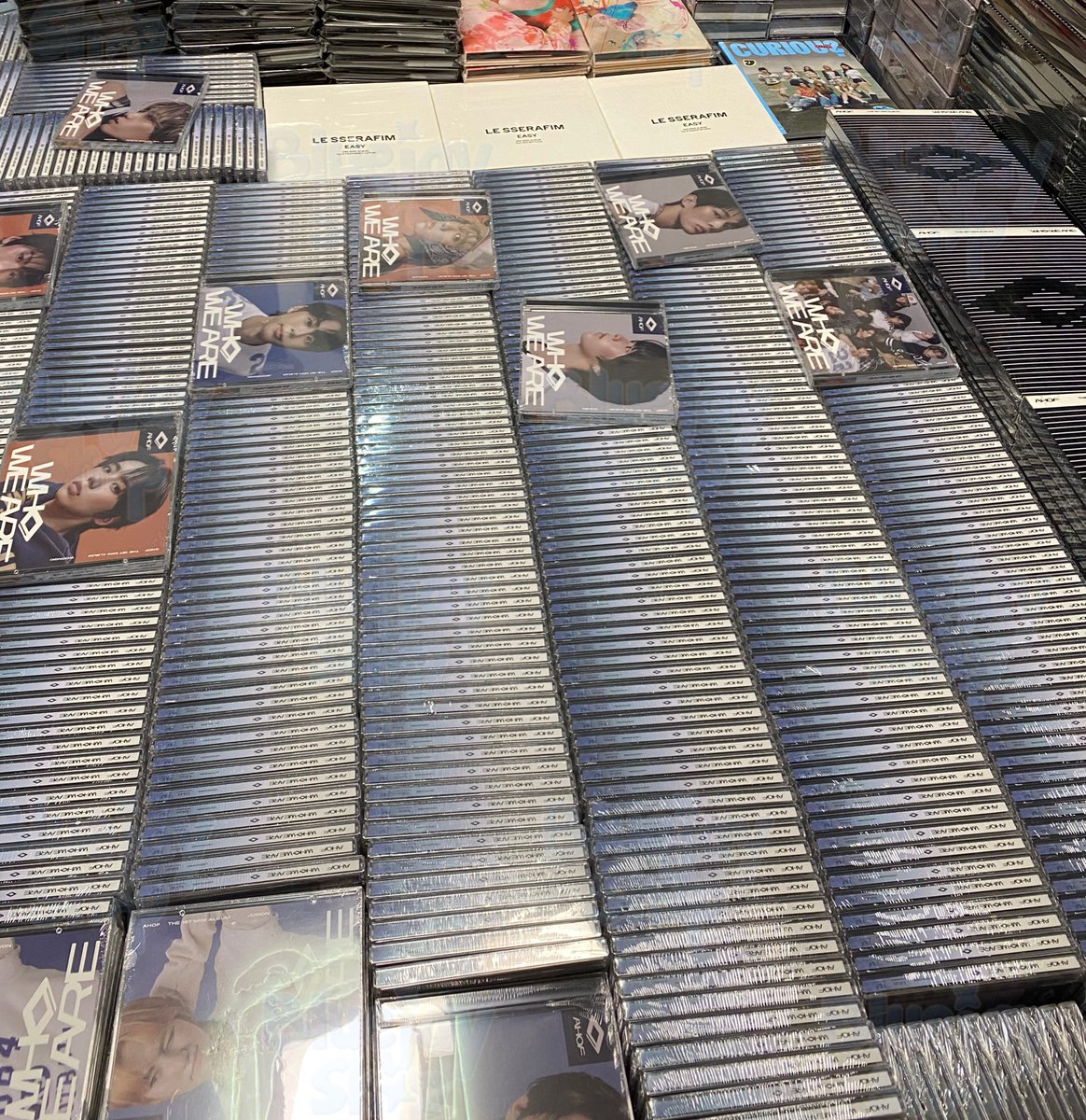 #Bluejayshop_GA
AHOF WHO WE ARE ALBUM GIVEAWAY! 🥳

- follow us 🔔
- like and retweet 
- reply

will draw on feb 23 🚶‍♀️