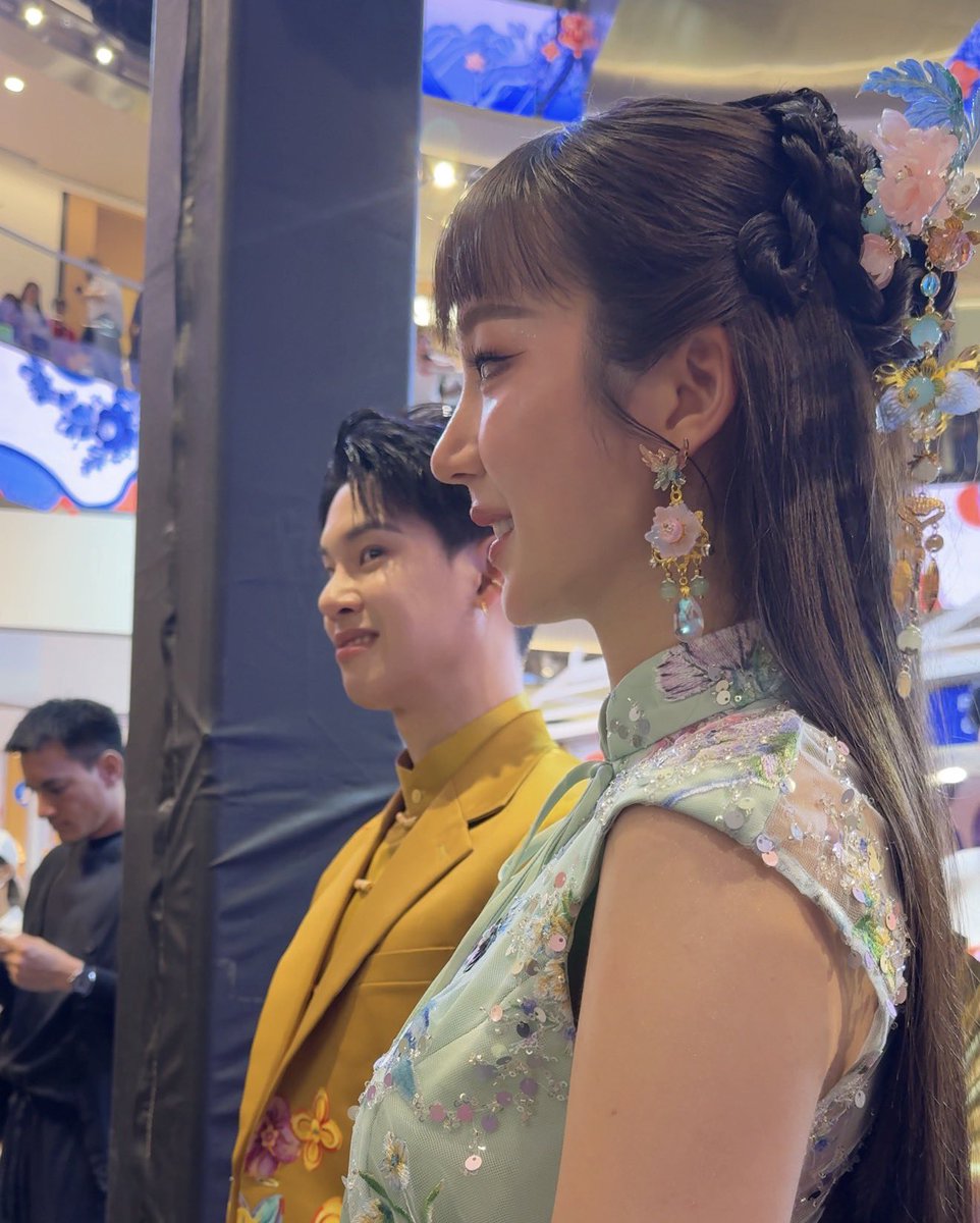 : ไอตี๋ ทำดีๆ

: ตี๋เป็นตัวของตัวเอง ตี๋ผิดตรงไหนเจ้