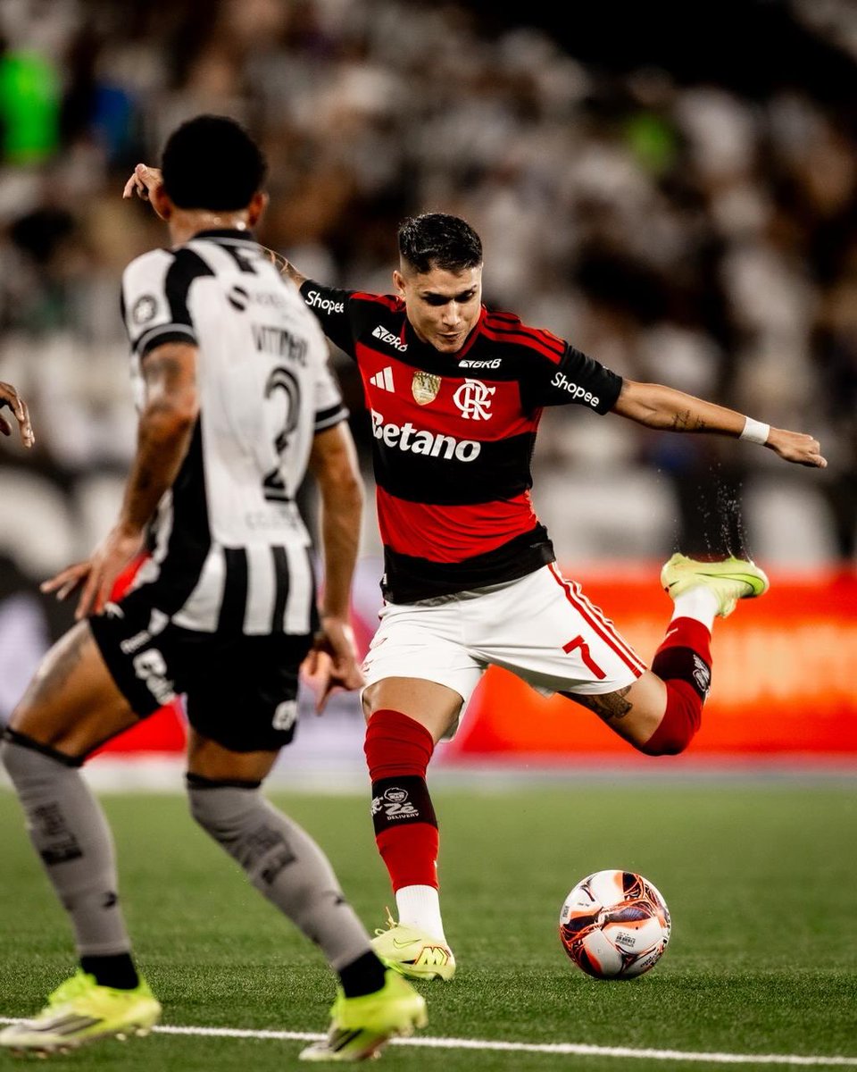 CapivaradeJeans's tweet photo. Deus é fiel! 🙏🏽🙌🏽 
#Classificados ❤️🖤
#LA @Flamengo https://t.co/GBtXhej3qi