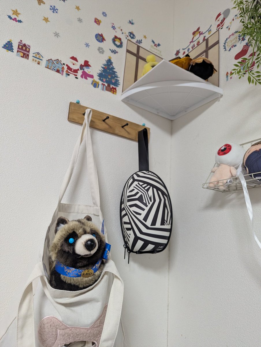 仮の安置場所におちついてるたぬレオくん

背景がまだクリスマスなことについてはツッコミ不要で