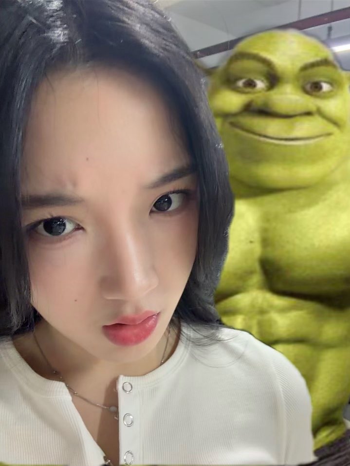 akhirnya bisa foto #MonDeyin bareng kamu