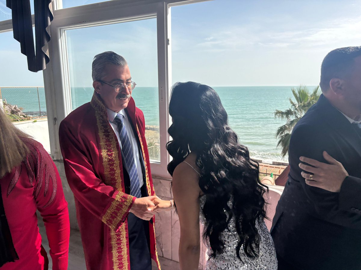 Kıymetli çalışma arkadaşımız Yılmaz ile Aysun kardeşimizin nikâh akdini gerçekleştirmenin mutluluğunu yaşadık.
CHP Adana İl Başkanımız Sayın Anıl Tanburoğlu’nun katılımıyla gerçekleşen bu anlamlı törende genç çiftimizin heyecanına ortak olduk.
Yılmaz ve Aysun çiftimize bir ömür