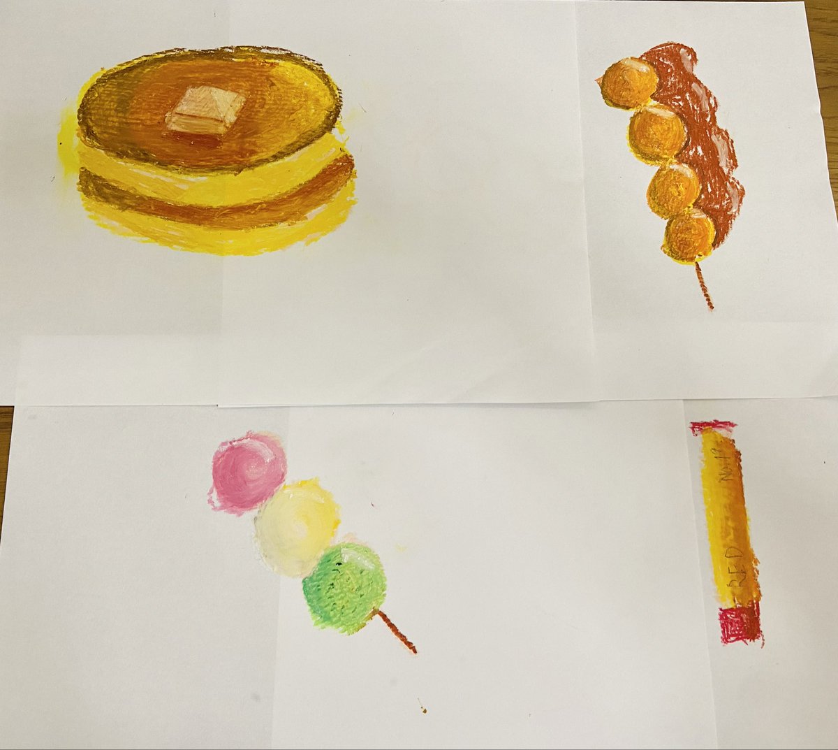 「クレパスで描きました」を購入したところ、9歳娘がどハマりで次々と描きまくっていました！
混色で立体感が出ていく様が楽しすぎる…！
これは子供の絵に対する感覚に革命が起きてるなぁ
