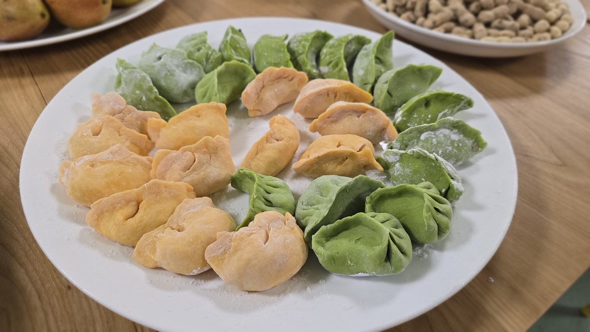 Z2Men's tweet image. 各位过年好过年好过年好