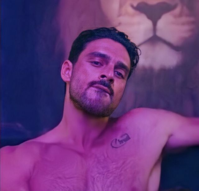 Those brooding eyes, that stubble I love scratching my thighs, your strong hands that know exactly how to make me arch and moan. You're my addiction, baby. My #mcm my husband
<a href="/DarkTenente/">Marco Marinelli {Parody}</a> ❤️