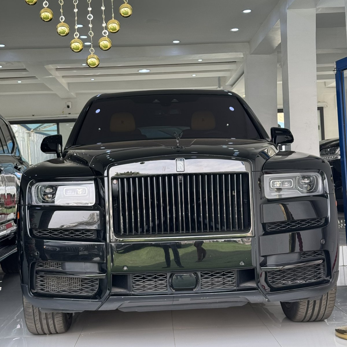 AmavinAutos's tweet photo. 🤴 Foreign used 2023 Rolls Royce Culinan. ⚫️ : N1billion.

Car for sale in Abuja, Nigeria, 1st Avenue, Gwarimpa.

Call or WhatsApp: 08137931776.

🏷️ Nationwide Delivery. https://t.co/s0E9WpFKEQ
