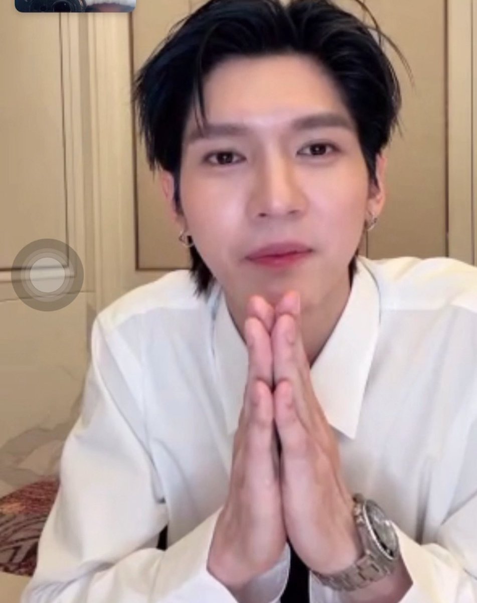 ตอนได้คอลก็บอกไปว่านี่ชอบอู๋ในฐานะแจสเป้อนะ นังดีใจมากๆๆ ตาโต ไหว้สา 🙏🏽 พอมีโอกาสได้ไปเจอตัวจริงชีก็เห้ย จำได้ แฟนคลับแจสเป้อ! แล้วก็บอกว่าขอบคุณมากๆเลยที่ชอบอู๋จากมุมศิลปิน อู๋ดีใจมากๆๆที่มีคนชอบจากพาร์ทที่มาเดกับวง เพราะมันยากเนอะ 🥹 นี่ไม่เข้าใจหรอกว่ายากอะไร แต่ชั้นร้องไห้555