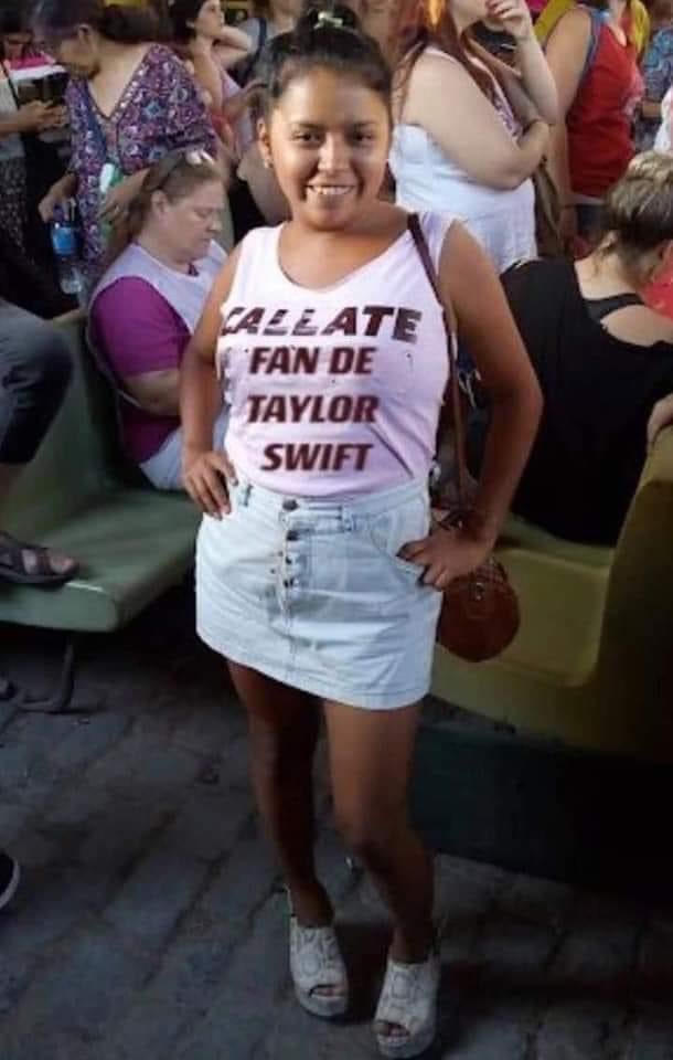 Gracias por ejemplificar mi tweet justo con ese gif: cero carisma y alergia a servir.