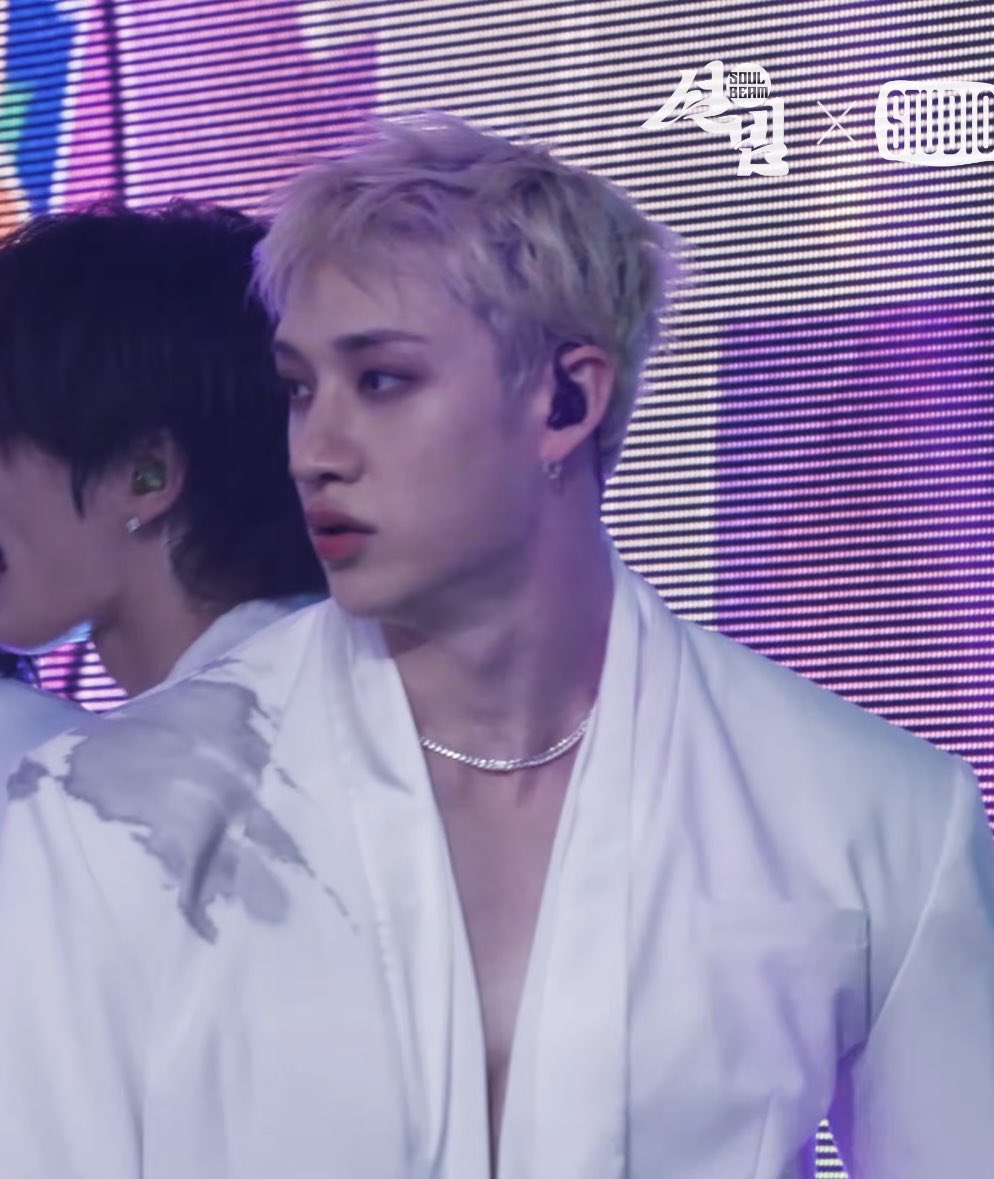 L0VECHANNI's tweet image. the most perfect side profile you’ll ever see