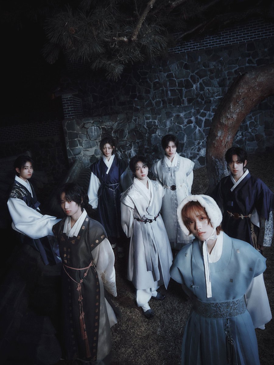 .•_• tweet media