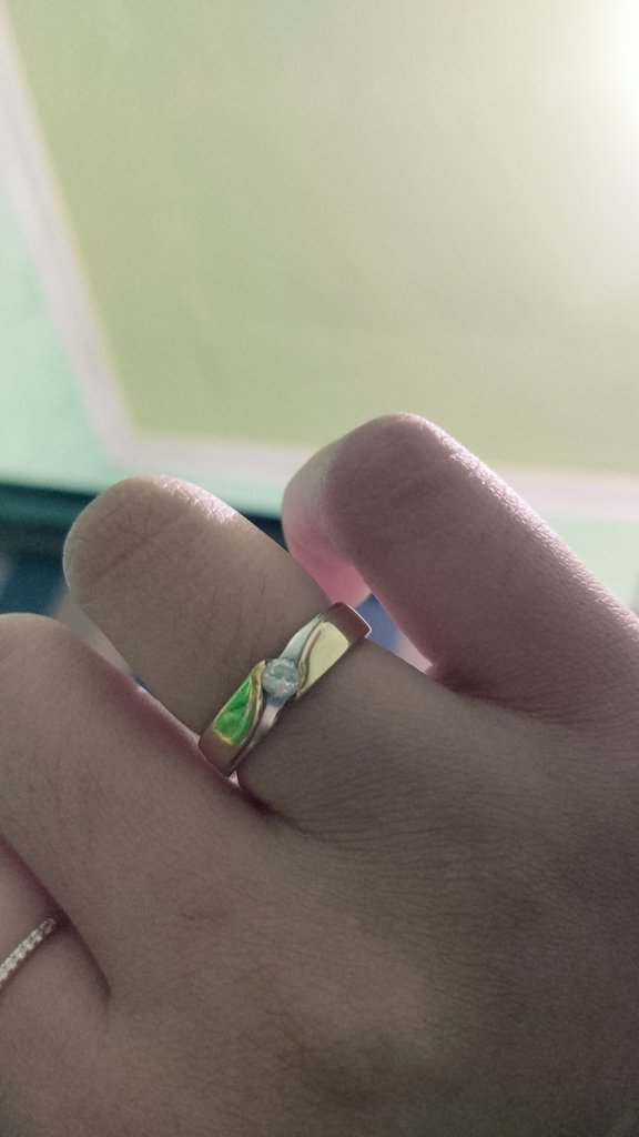 HidayatulMufa's tweet photo. Pas mau nikah 8 gr cuma 10jt an, belum ada setahun seupil aja sekarang 3 jt sekian, mana tabungan perhiasanku sebelum nikah udah aku jadiin antam semua, untung suami peka wkwkwk https://t.co/h3boggzeuj