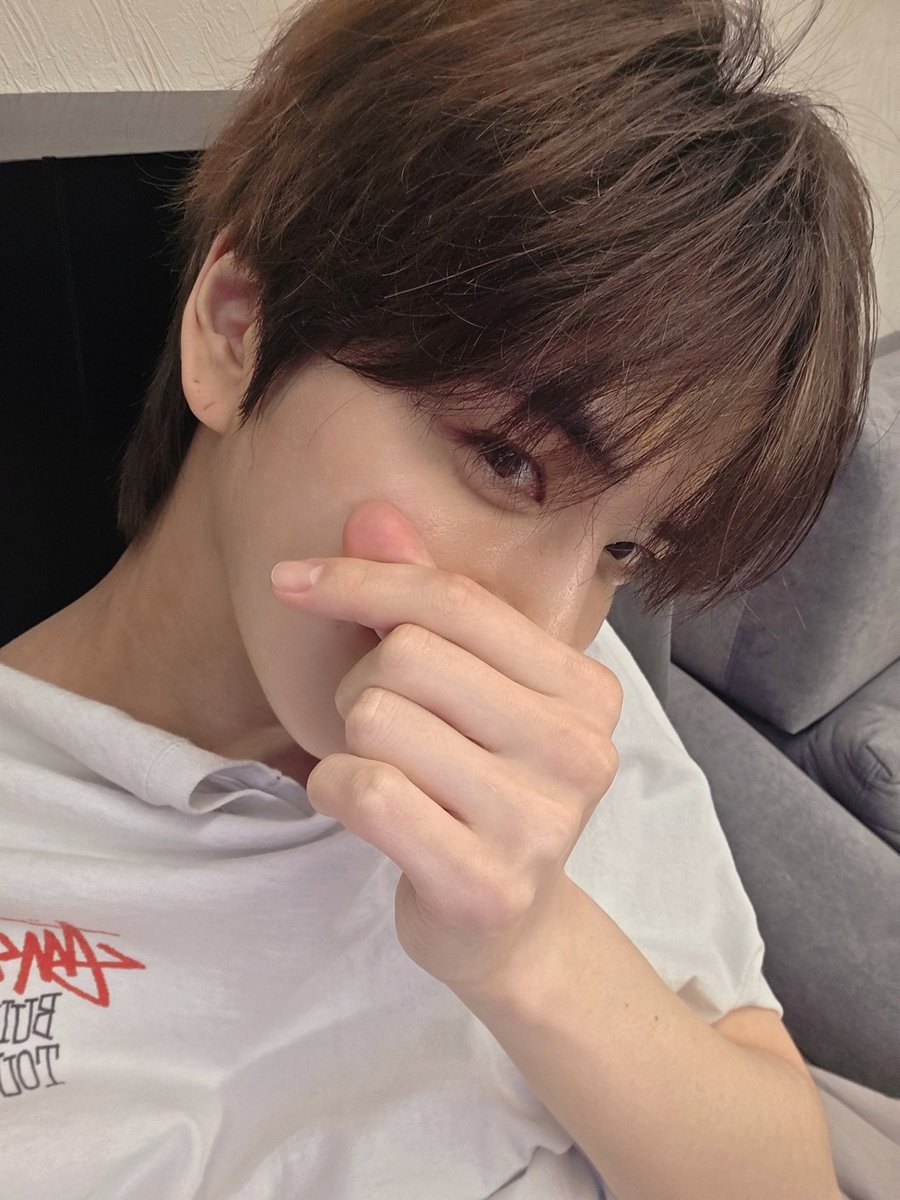 좋아하는 영훈이 셀카 🀄️ 1개
옷 입은 척 한 영훈