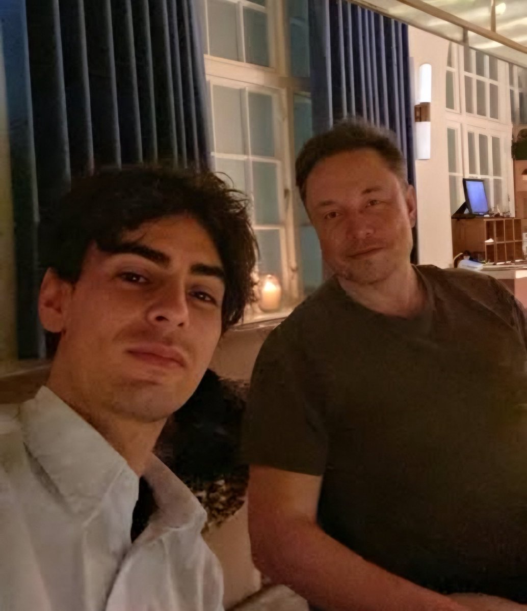 Vi spiego lo schifo dei media italiani.
Negli ultimi giorni, come avrete sicuramente visto, hanno tentato di distruggere un ragazzo di 30 anni sfruttando una tragedia.

Quel ragazzo è <a href="/andst7/">Andrea Stroppa 🐺 Claudius Nero's Legion 🐺</a>, la sua “colpa”? Essere il referente in Italia di Elon Musk.

La sera del 31 gennaio di