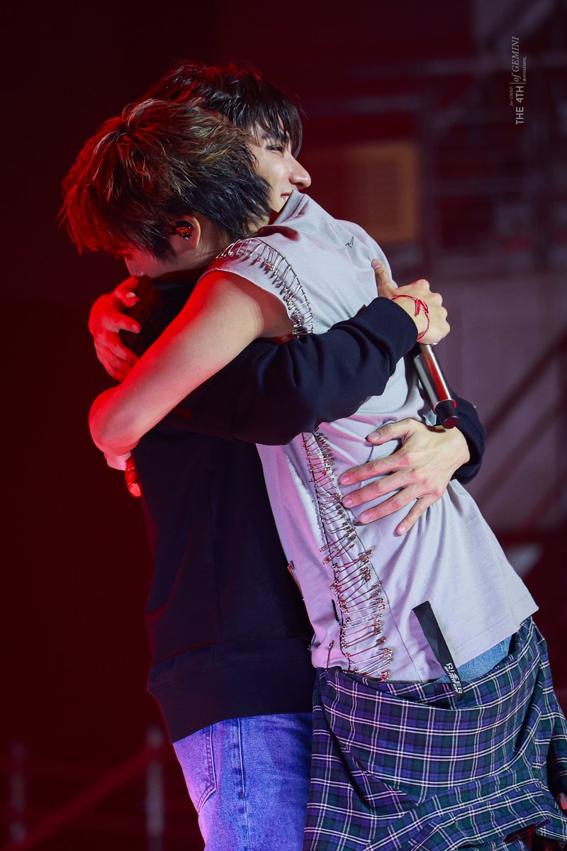 4thGemini_'s tweet image. ขอบคุณพี่เพิร์ธที่เป็นพื้นที่ปลอดภัยและเลี้ยงดูเจมีไนน์กับโฟร์ทอย่างดีตลอดเลย 🥹🫶🏻

#RISERCONCERTD3
#Gemini_NT #เจมีไนน์
#Fourthnattawat #โฟร์ทณัฐวรรธน์
#KDPPE #PerthTanapon