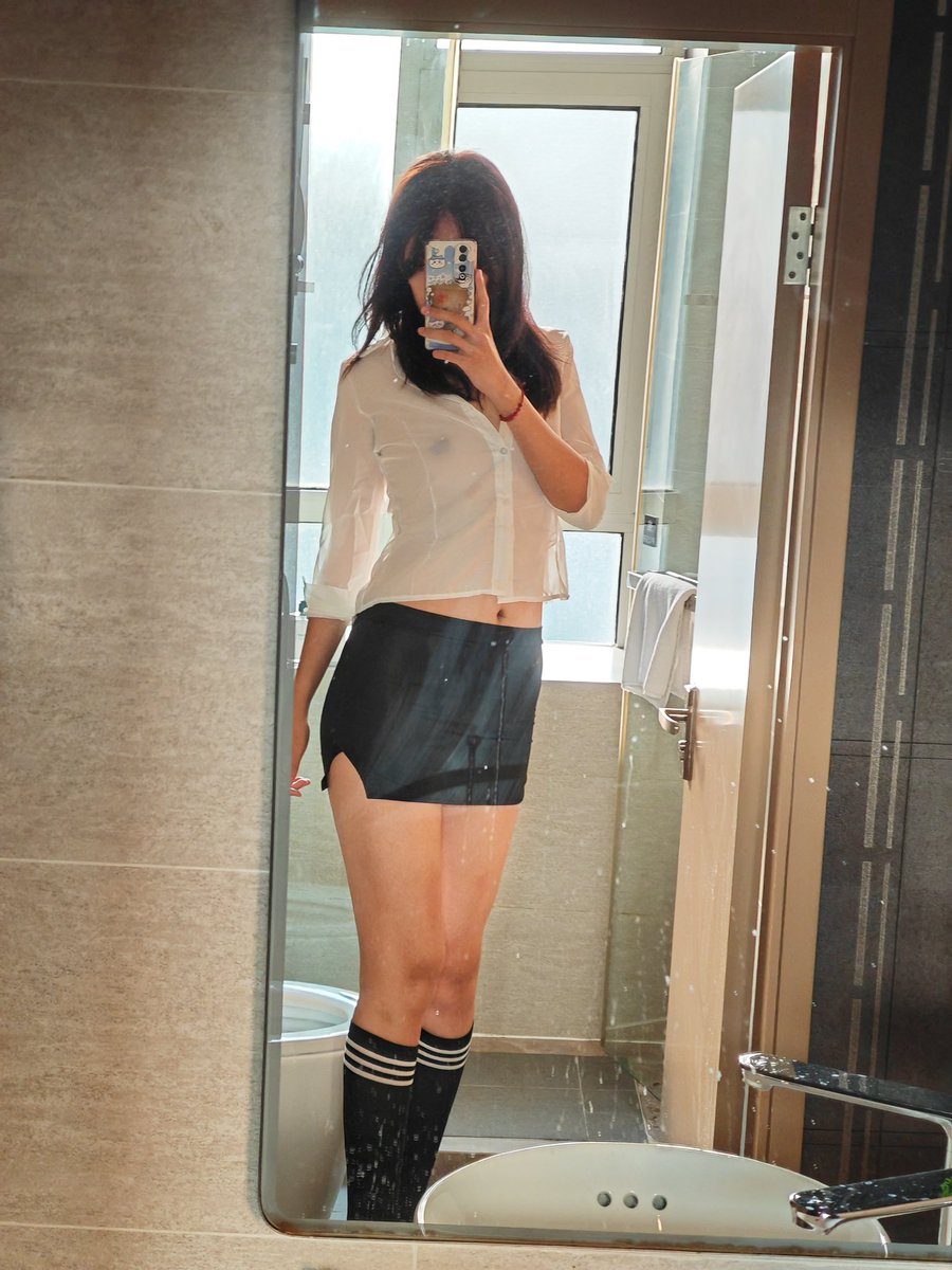hechuan1003's tweet photo. 没搞懂当时自己为什么要穿这个破袜子🤨
#bdsm #丝袜 #腿 #女大 https://t.co/08Bl27XueG