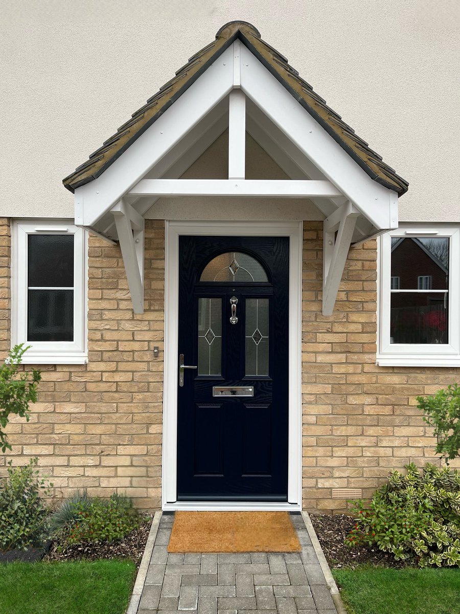firsthomeimprov's tweet photo. A little front door inspo for your Monday afternoon…
Door Style: Warwick
Colour: Standard Blue (flush grained)
Weather Bar: Standard Blue
Knocker Style: Doctors Knocker
Letterplate: Chrome
Handle Style: Lever, Chrome
https://t.co/imh9EZG62y
#firsthomeimprovements #doors https://t.co/bUF9ay6pWE