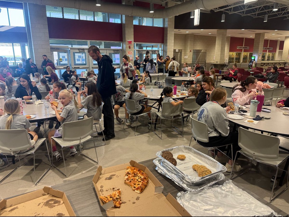 DiscovererVolleyball tweet media