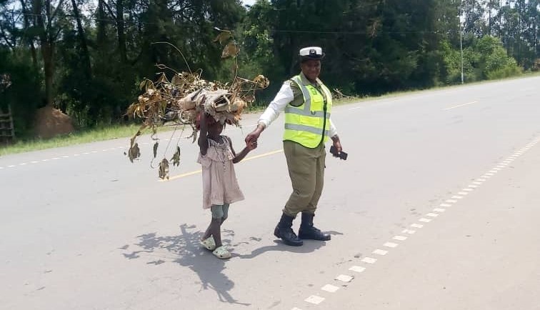 twinock's tweet photo. When you help, just do it in silent... https://t.co/zWRvZrdjEi