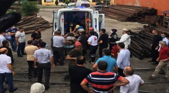Zonguldak'da meydana gelen maden kazasında hayatını kaybedenlerin ailelerine sabır ve başsağlığı diliyorum. Yaralı kurtulanlara şifa diliyorum.

Zonguldak Cumhuriyet Başsavcılığı'nı da anında reaksiyon gösterip, soruşturma açtığı için kutlarım. 🙇